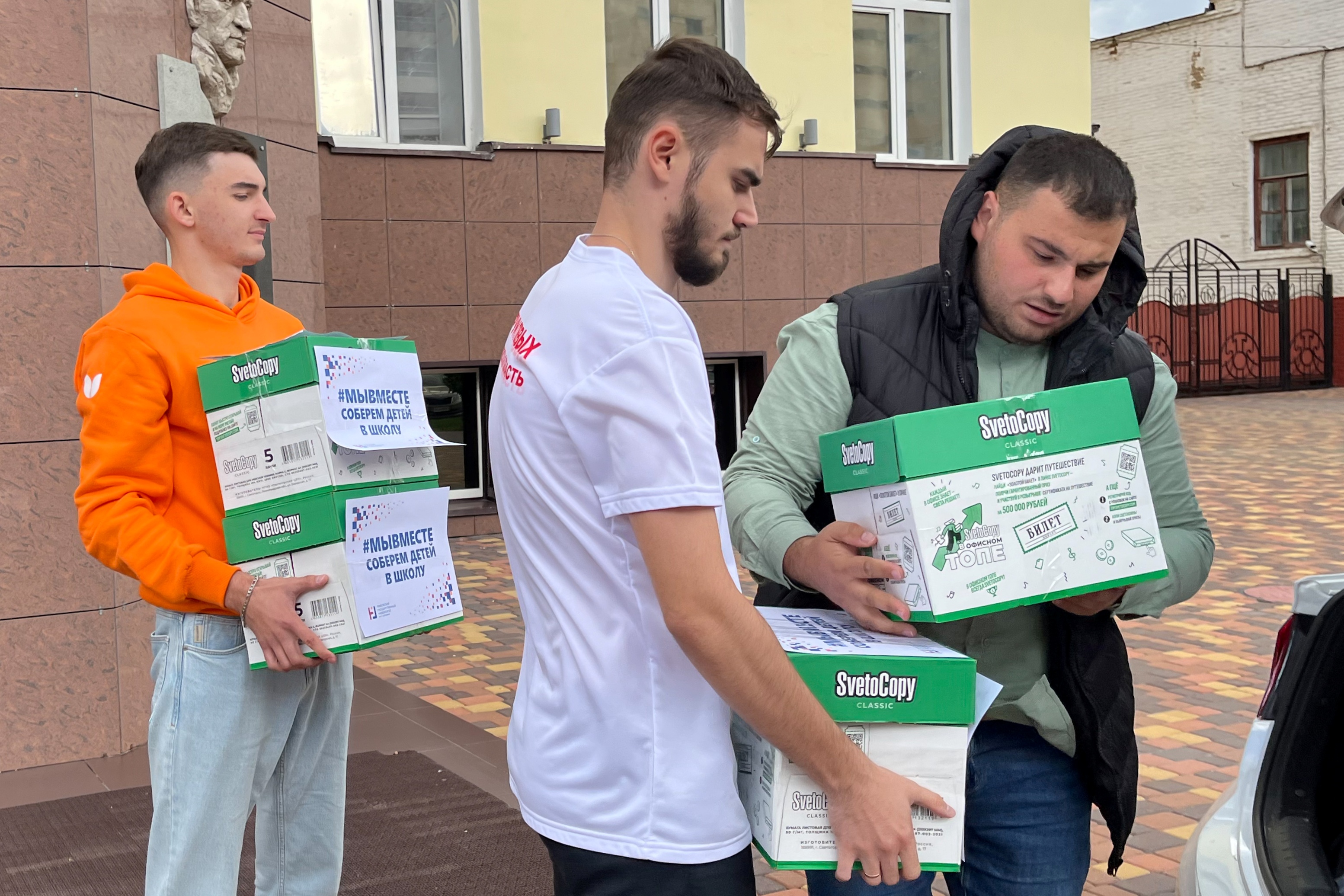 Державинцы отправили партию благотворительных канцелярских принадлежностей детям Новоайдарского района ЛНР фото анонса