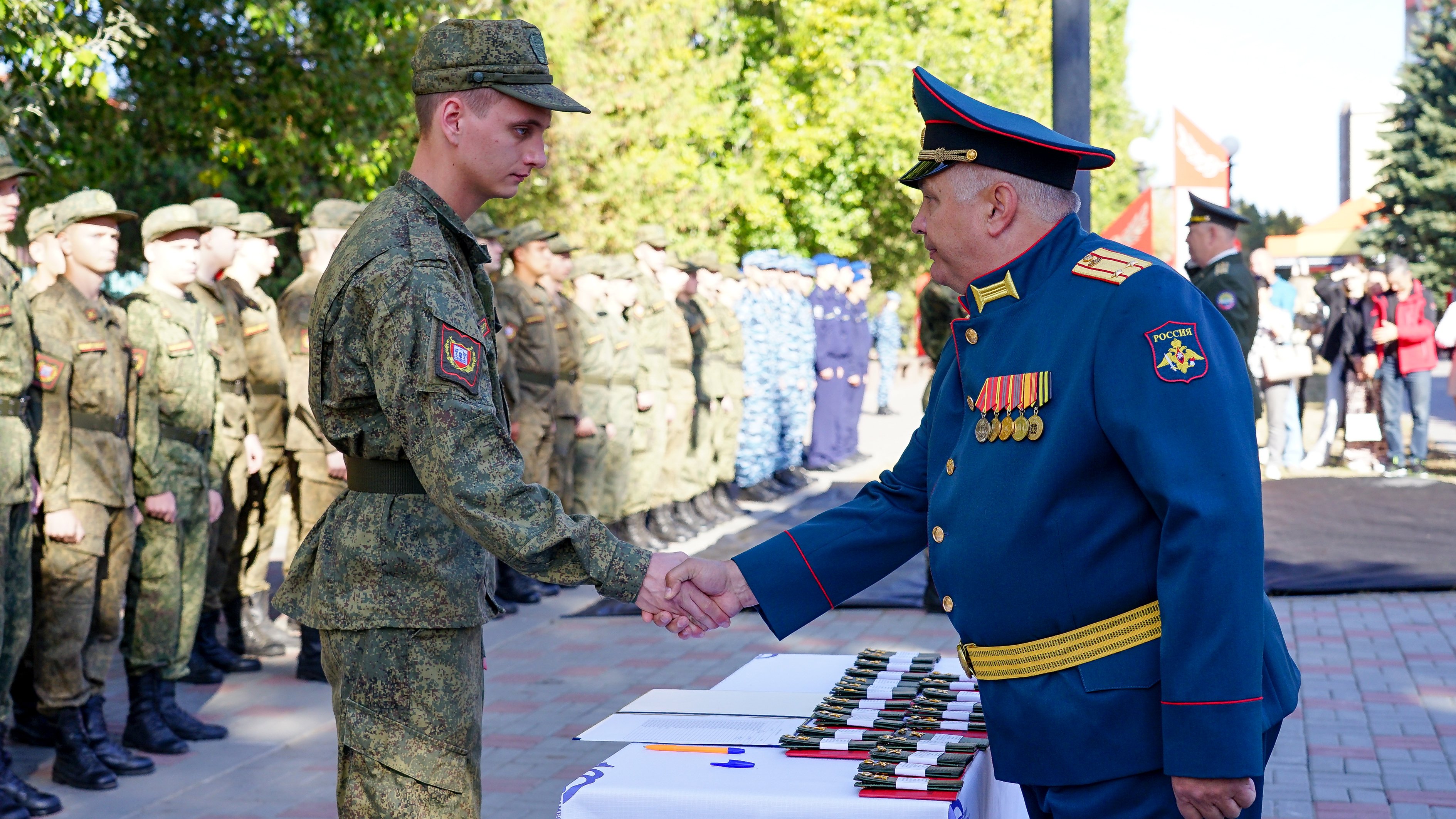 Выпускники Военного учебного центра Державинского получили погоны лейтенантов и сержантов фото анонса