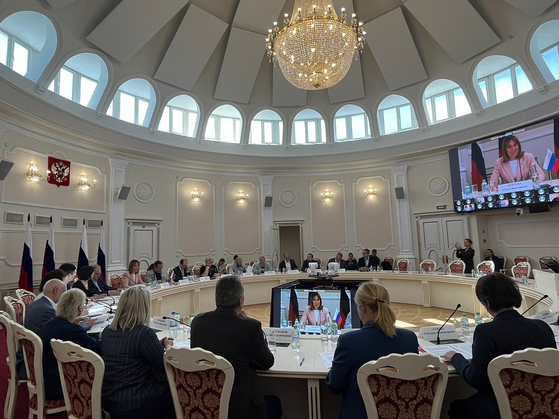 Державинский презентовал учебник по курсу «Журналистика» для непрофильных направлений вузов РФ фото детальные