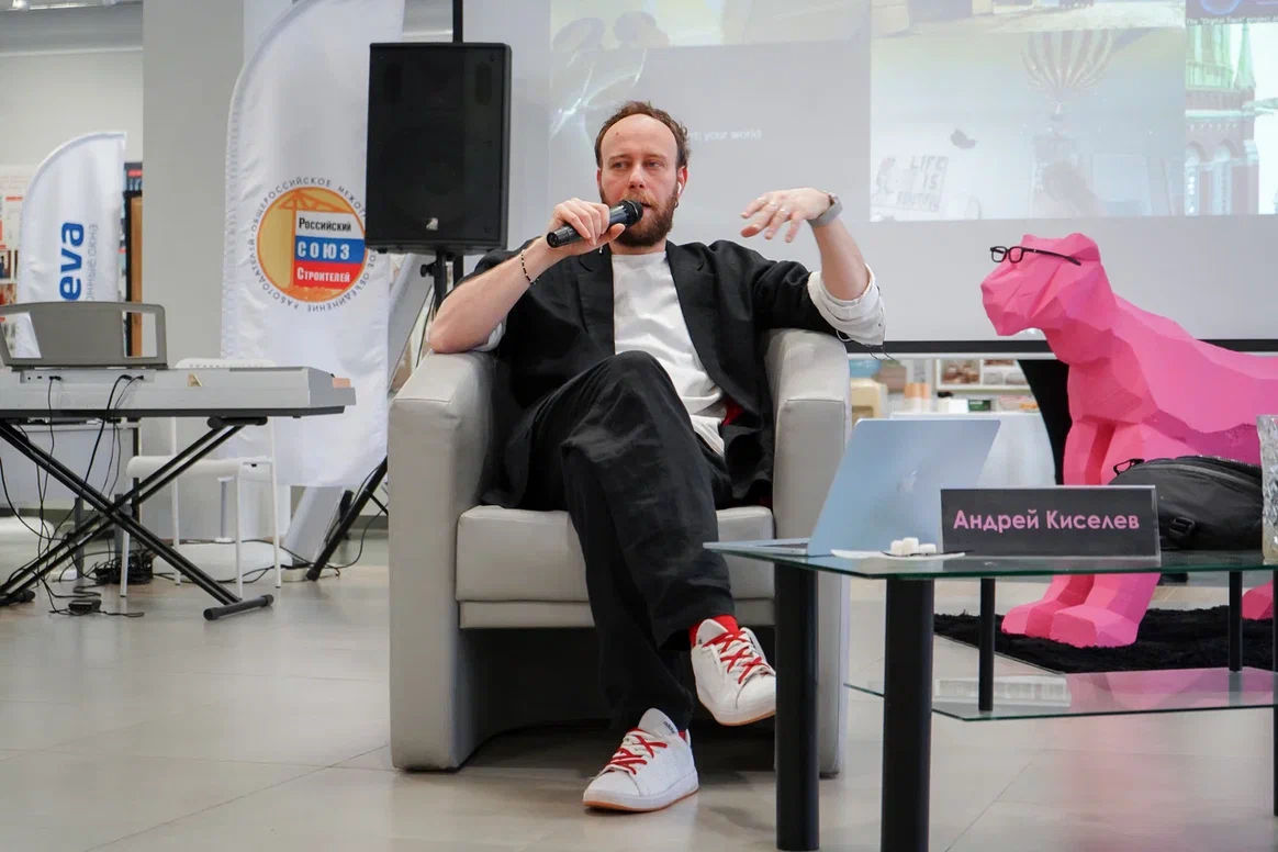 В Державинском прошел интенсив «Турбо-обучение: цифровые инструменты и перспективы» от Андрея Киселева фото анонса