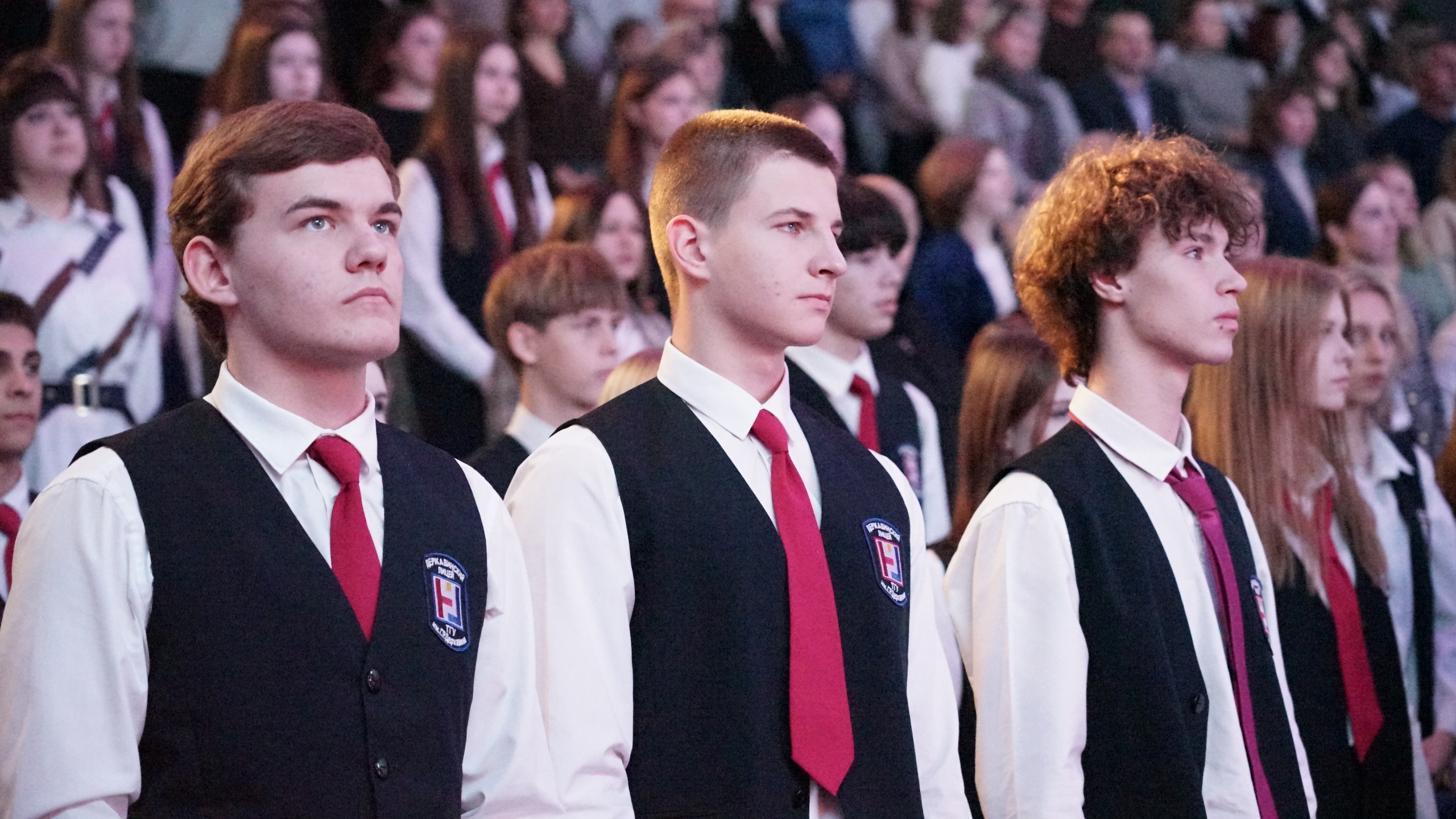 Десятиклассников Державинского лицея посвятили в ряды державинцев и юнармейцев фото анонса