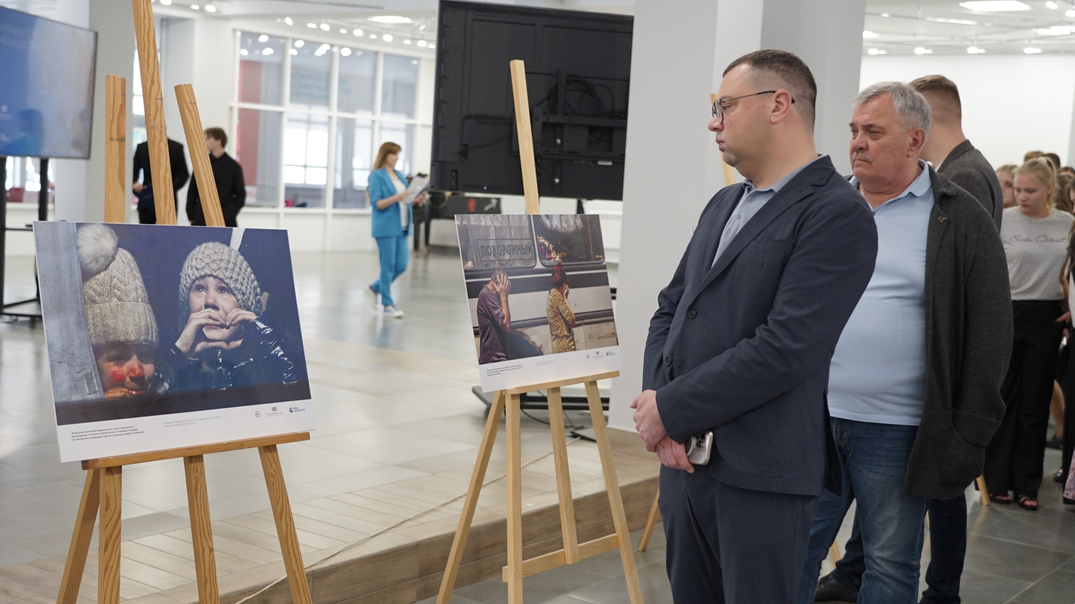 Фотовыставка «Хроники террора украинского неонацистского режима» открыта в арт-пространстве Державинского фото анонса