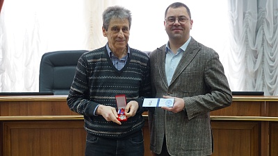 Профессиональную деятельность преподавателей и сотрудников Державинского отметили высокими наградами фото анонса